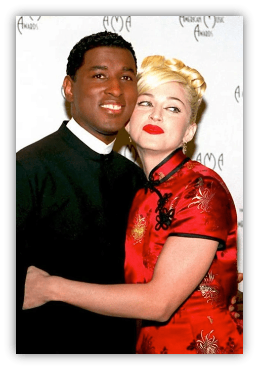 "Couple posing at the American Music Awards, dressed in elegant attire."